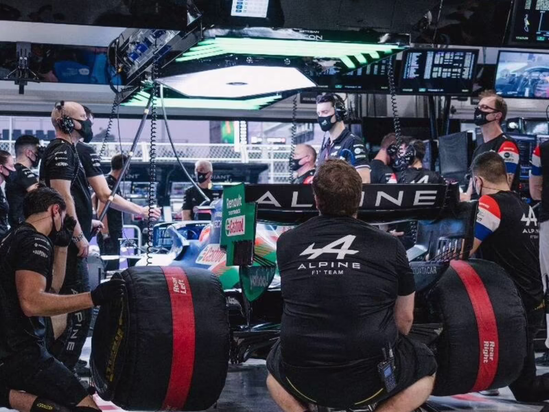 ¿Pueden los pilotos de F1 hablar entre ellos durante una carrera?
