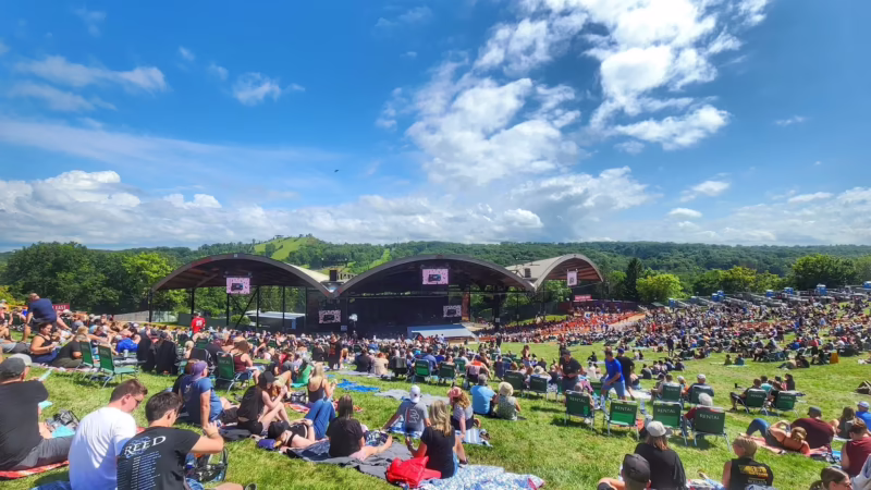 ¿Qué bandas han tocado en Alpine Valley?
