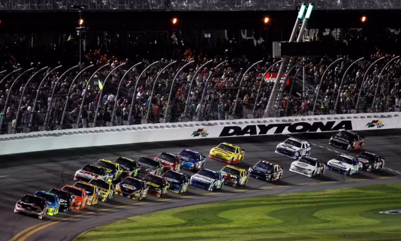 ¿Qué carrera de NASCAR tiene 500 vueltas?