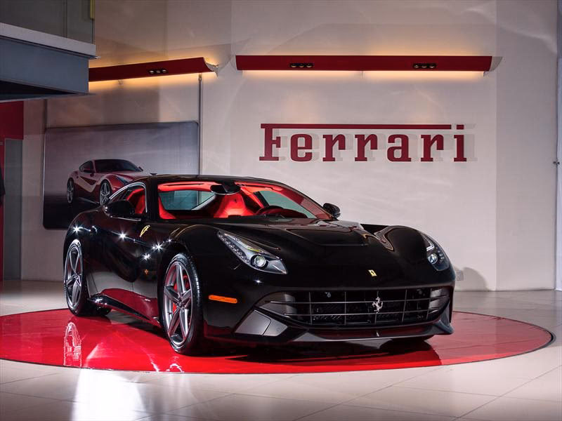 ¿Cuál es el precio del Ferrari 12Cilindri 2025 en México?