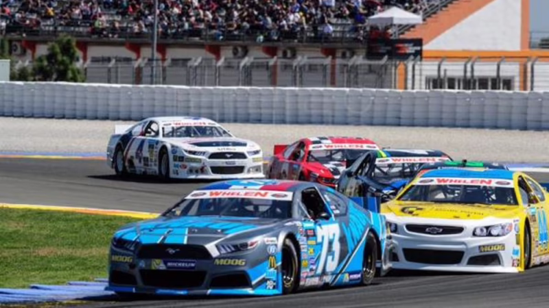 ¿Cuántos coches tiene un equipo de NASCAR?