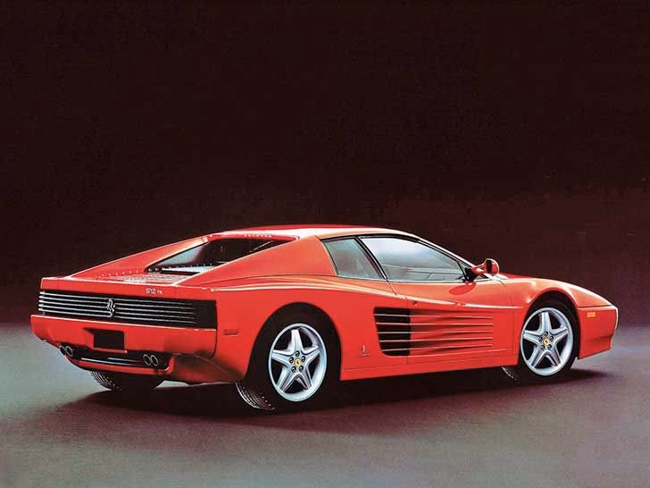 ¿Cuántos cilindros tiene un Ferrari Testarossa?