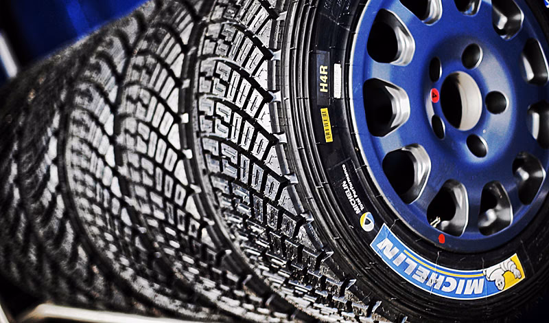 ¿Son legales los neumáticos de rally para circular en carretera?