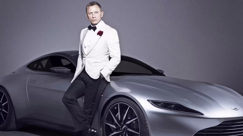 ¿Daniel Craig posee un Aston Martin?