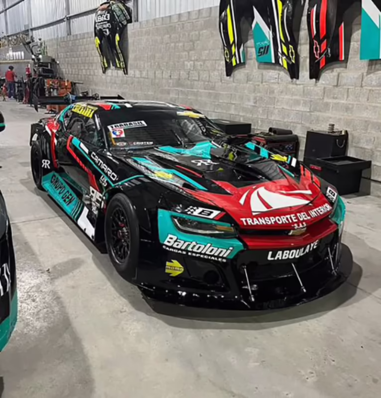 ¿Quién hace los diseños de los autos?