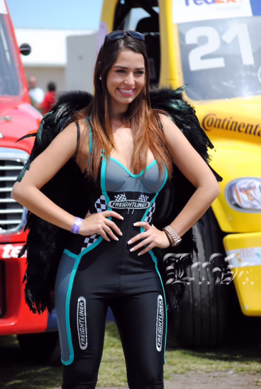 ¿Cómo se les llama a los que hacen carreras de autos?