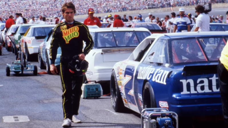 ¿Qué pilotos de NASCAR aparecieron en Days of Thunder?
