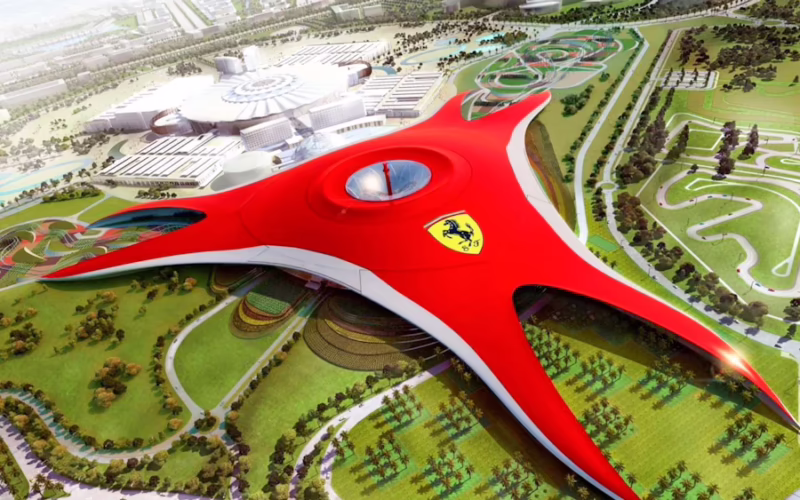 ¿El Ferrari World Ticket incluye atracciones?