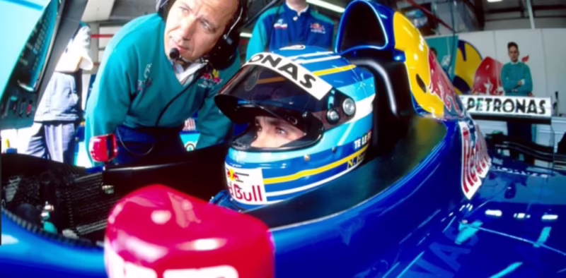 ¿En qué equipo estaba Checo Pérez antes de Red Bull?