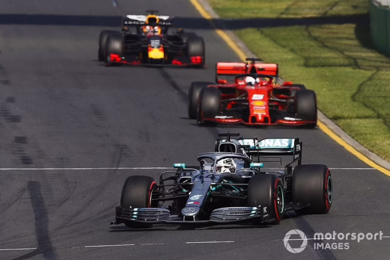 ¿Son los Mercedes conocidos por sus fugas de aceite?