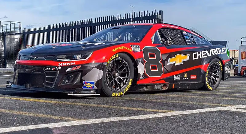 ¿Cómo se construye un coche de carreras de NASCAR?