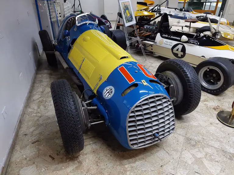 ¿Quién manejo el auto de Fangio?