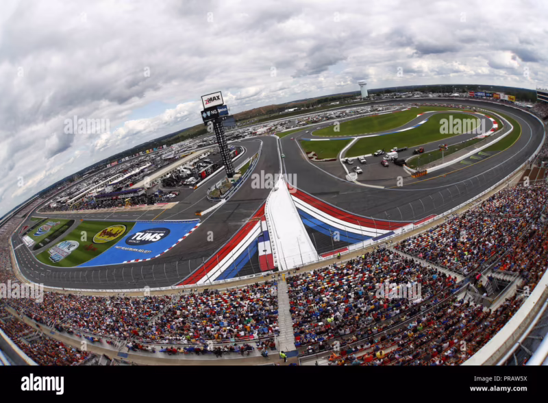 ¿Kyle Larson llegó a Charlotte?