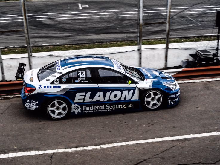 ¿Cuánto cuesta asegurar un coche de carreras?