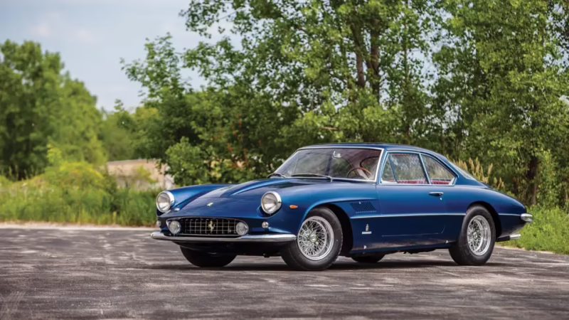 What engine is in the Ferrari 400 Superamerica?