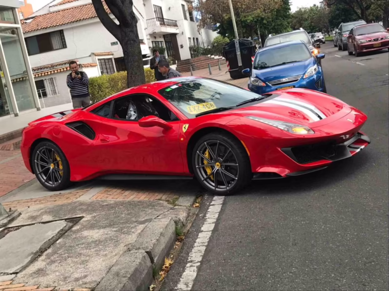 ¿Cuánto vale un Ferrari Spider en Colombia?