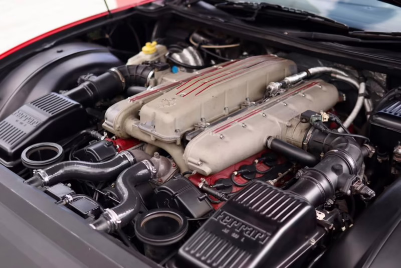 What engine does a Ferrari 550 have?
