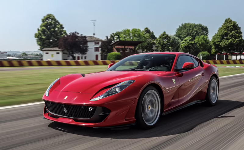 ¿Cuál es la velocidad máxima del Ferrari 812 Superfast?