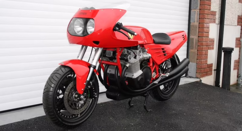 What is the top speed of the Ferrari 900?