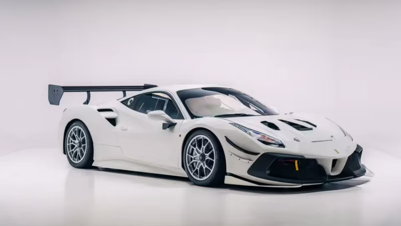 ¿Cuánto vale alquilar un Ferrari en Dubai?