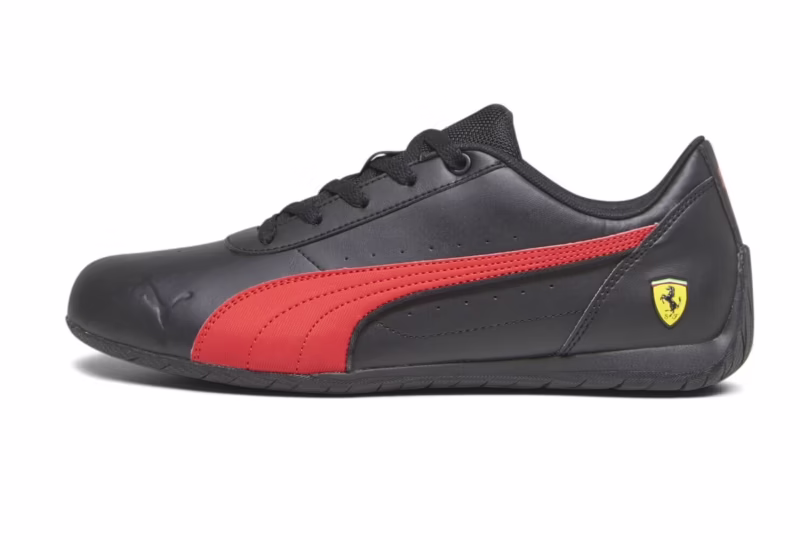 Do Ferraris have boots?