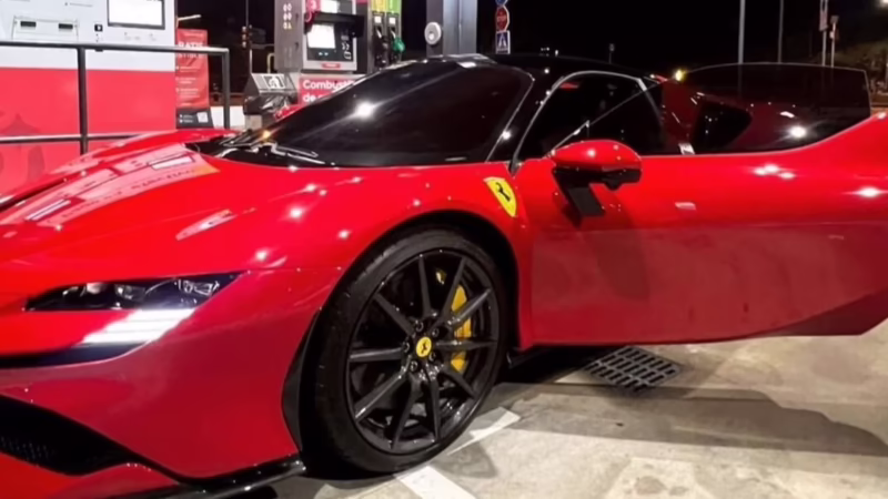 ¿Por qué mi carro tiene un olor raro?