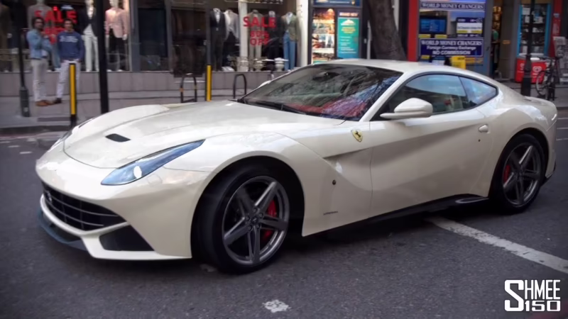 ¿Cómo se llama el color crema de Ferrari?