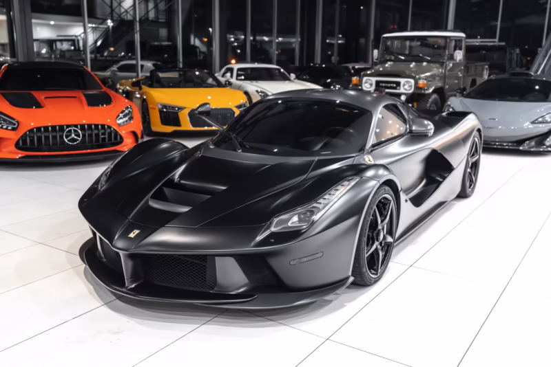 Does Ferrari use carbon fiber?