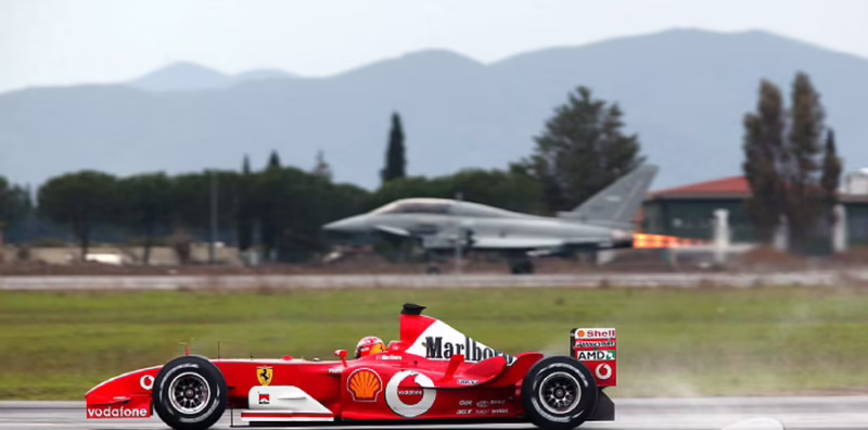 ¿En qué episodio de Top Gear se enfrenta Ferrari 612 contra un avión?