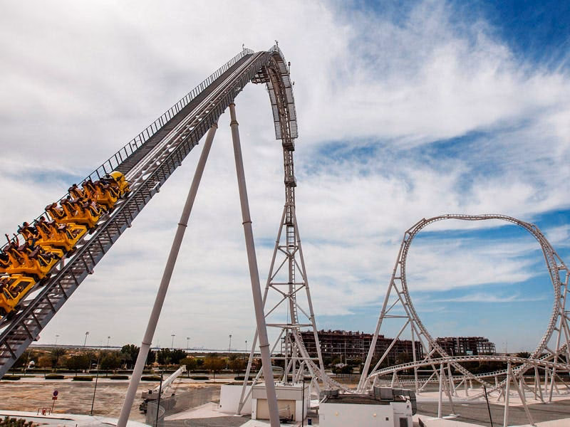 ¿Cuántas montañas rusas hay en Ferrari World?