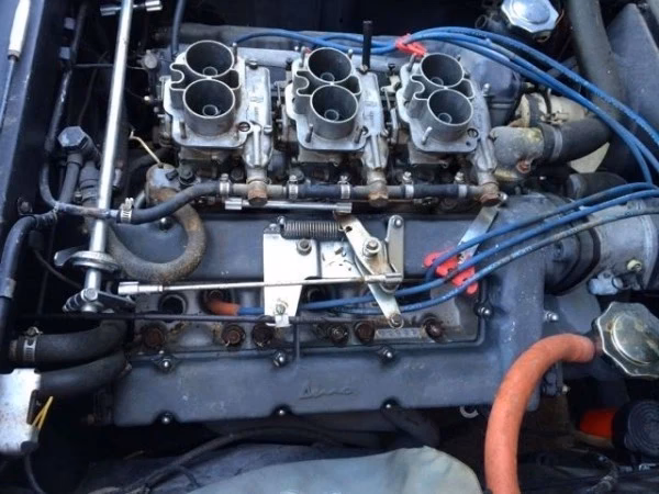 What engine is in a Dino Ferrari?