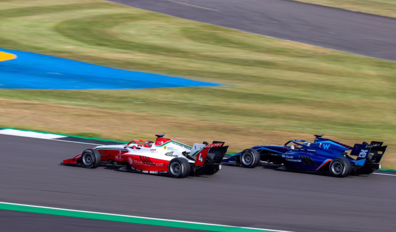 ¿Qué motor tiene un coche de Fórmula 3?