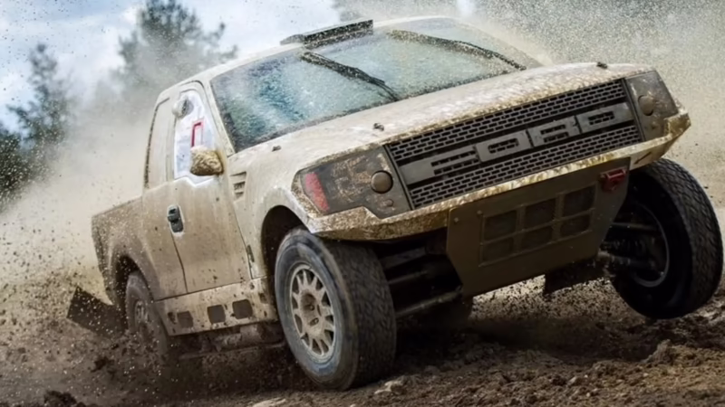 What engine is in the Dakar Ford Raptor?