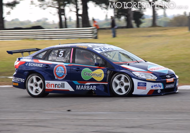 ¿Qué motor tiene el Ford Focus modelo 2000?