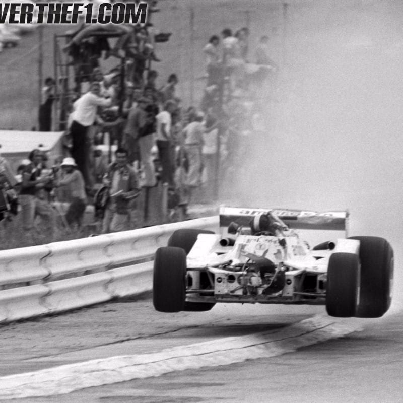 ¿Qué coche condujo Niki Lauda en 1977?