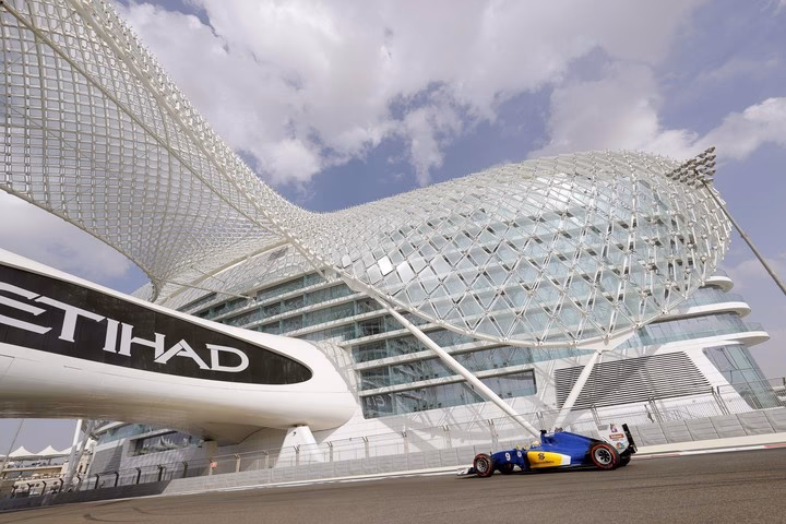 ¿Cómo se llama el edificio Vela de Dubai?