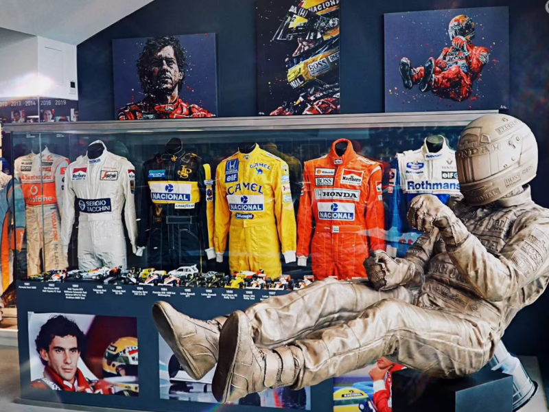¿Dónde está la estatua de Ayrton Senna?