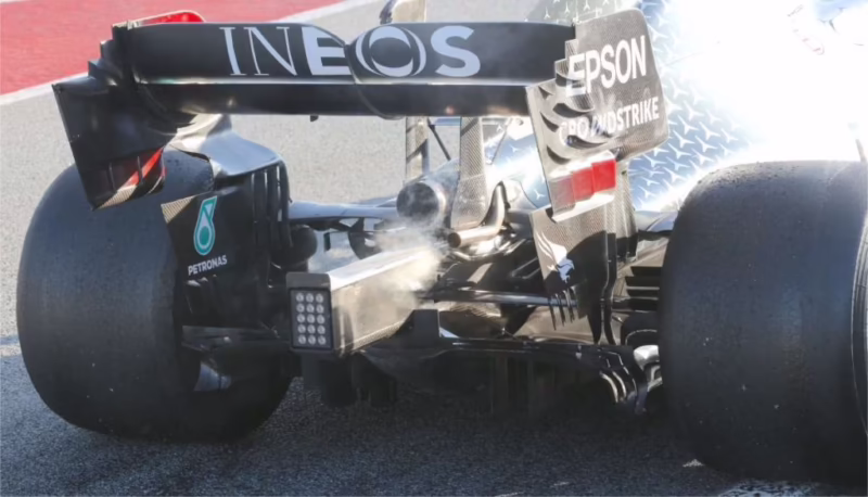 Do F1 cars have an exhaust?