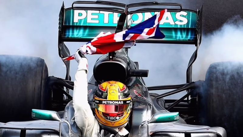 How many wins did Hamilton have in 2017?