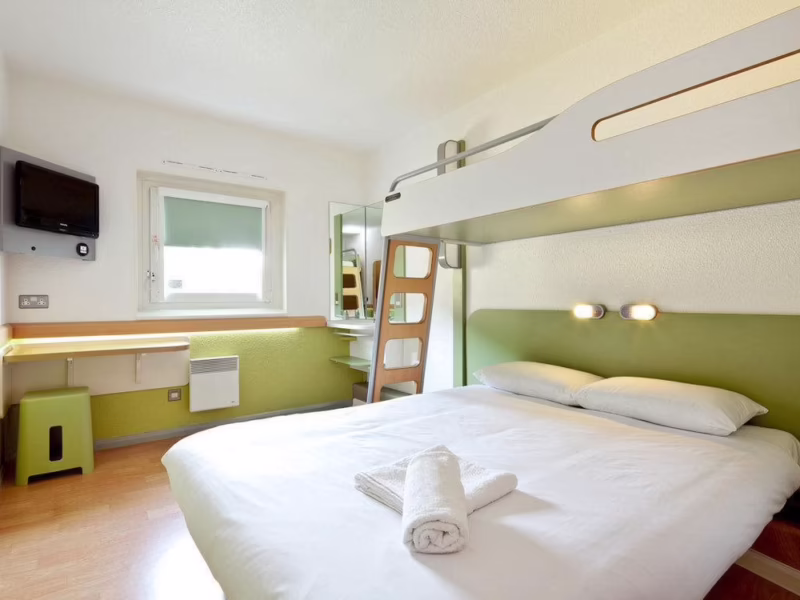 Where is the 1 hotel in London?