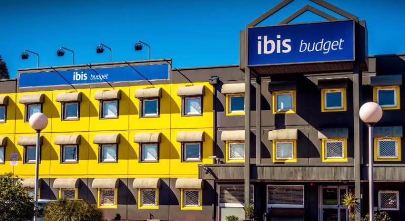 What happened to the Ritz Carlton in Sydney?