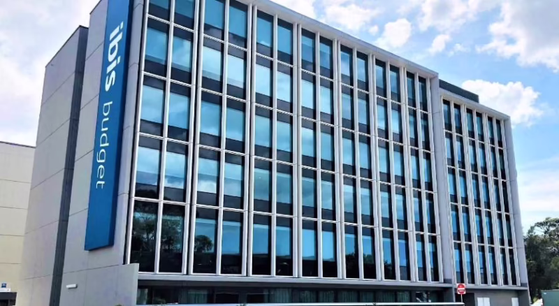 Is there a hotel inside Sydney International Airport?