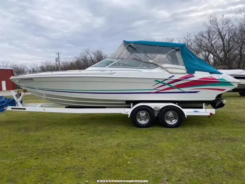 What is the top speed of the 1987 Formula 272 sr1?