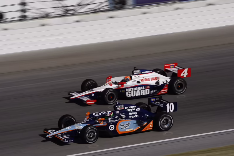 ¿Cuántos caballos de fuerza tiene un coche de seguridad Camaro Indy 500 2010?