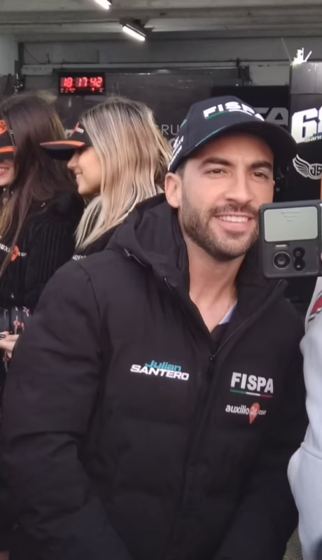 ¿Qué auto tiene Julián Santero?