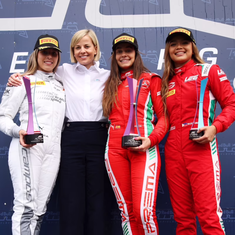 Who is the 17 year old girl in F1?