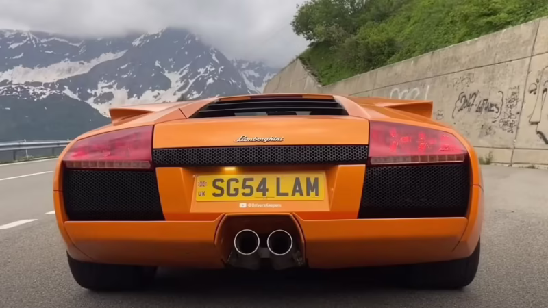 Which supercar gives more mileage?