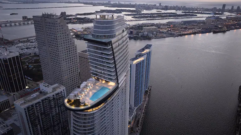 ¿Cuál es el hotel más alto de Miami?