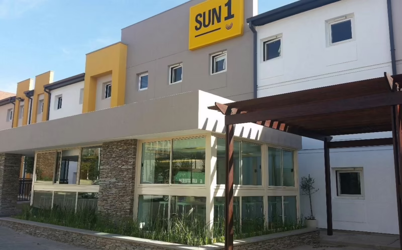 Who owns the Pretoria Hotel?