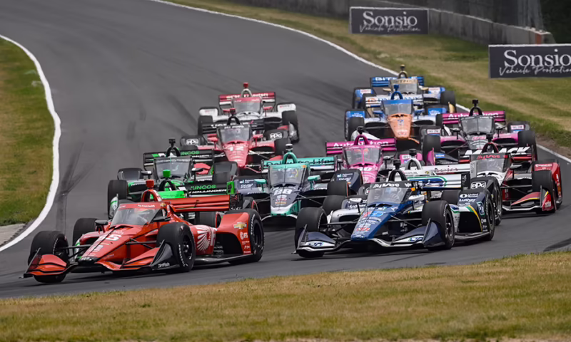 How fast is the IndyCar in km h?